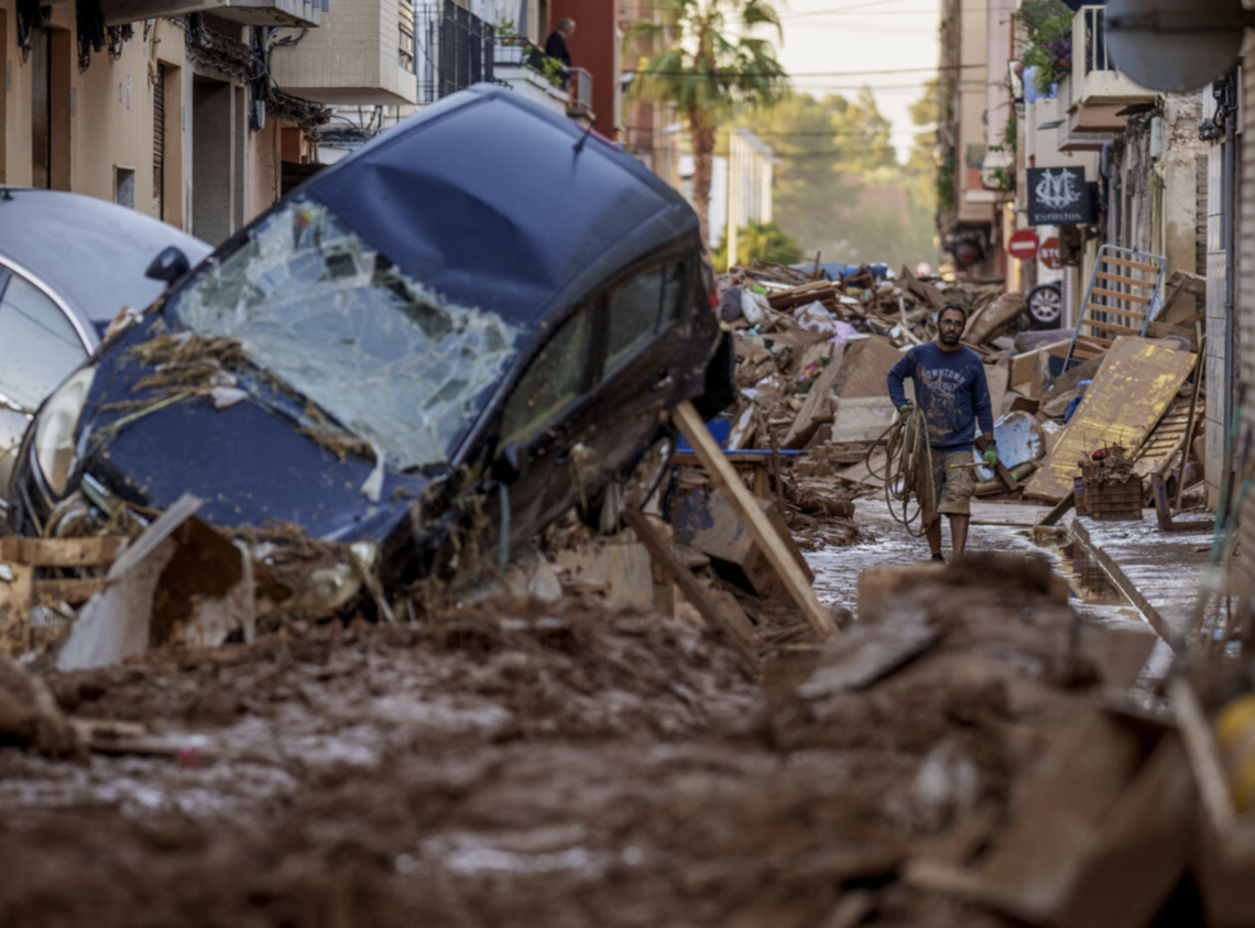 Valencia: La Resiliencia ante la Tragedia y la Naturaleza